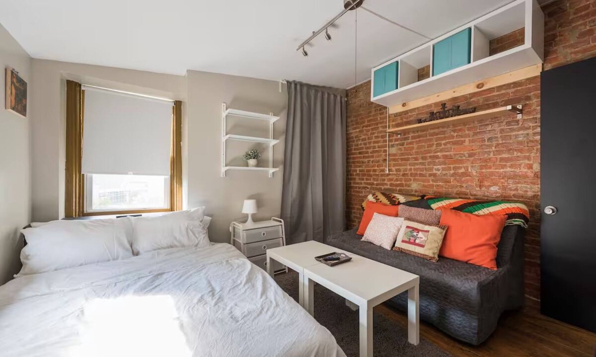 Fishtown Apartment | Cozy Crib in charming Fishtown with AC, WiFi, Washer/Dryer, Private Roof Deck