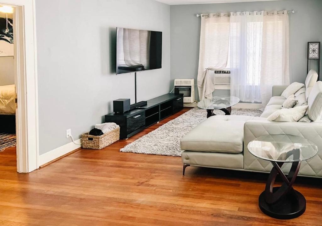 South Central Houston Villa | COZY DOWNTOWN 2 BDRM HOME NEAR TURKEY LEG HUT!!!