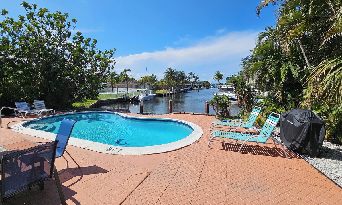 East Fort Lauderdale Apartment | Cozy Duplex overlooks the water and is within walking distance of the beach!