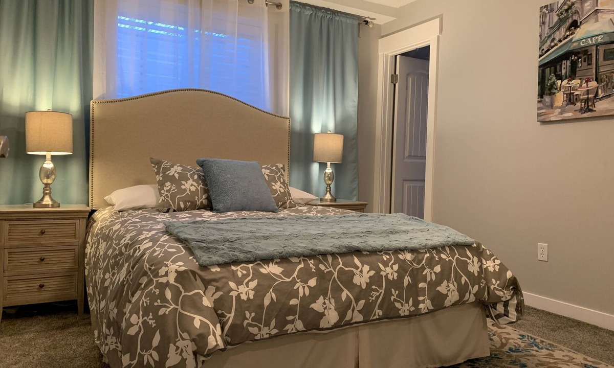 Lakeview House | Cozy Getaway for a Great Stay! Location! remodeled Basement Apartment