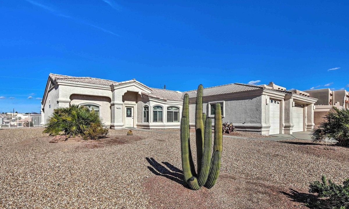 Lake Havasu City House | Cozy Lake Havasu House w/Views - 1 Mi to Water!