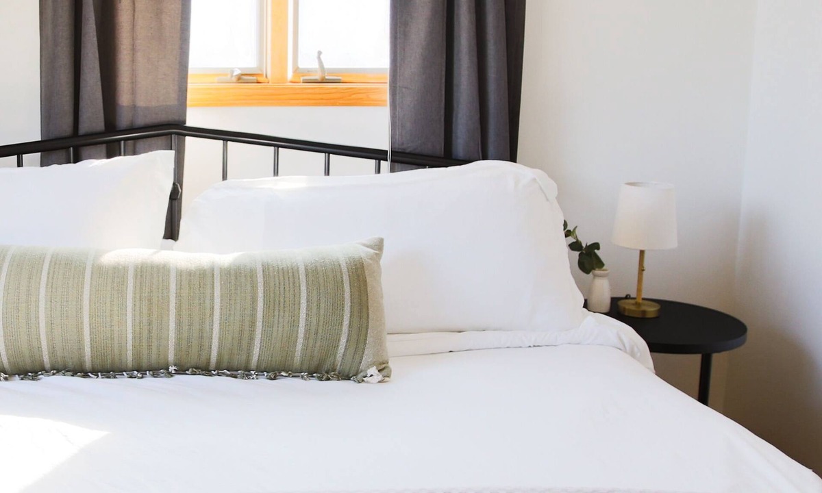 Lake Orion House | Cozy lake house with incredible views. Pet-Friendly!