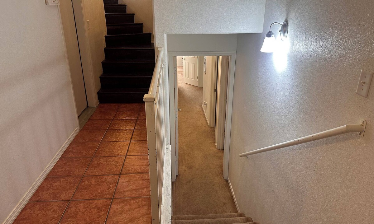 Los Lunas House | Cozy large home with. Downstairs with a closed door will be the rented space