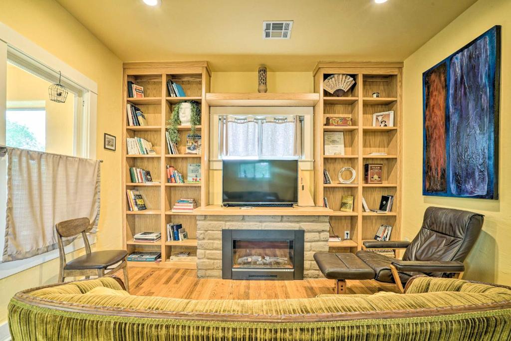 Mesilla Park House | Cozy Las Cruces Gem Fire Pit, Patio and Views!