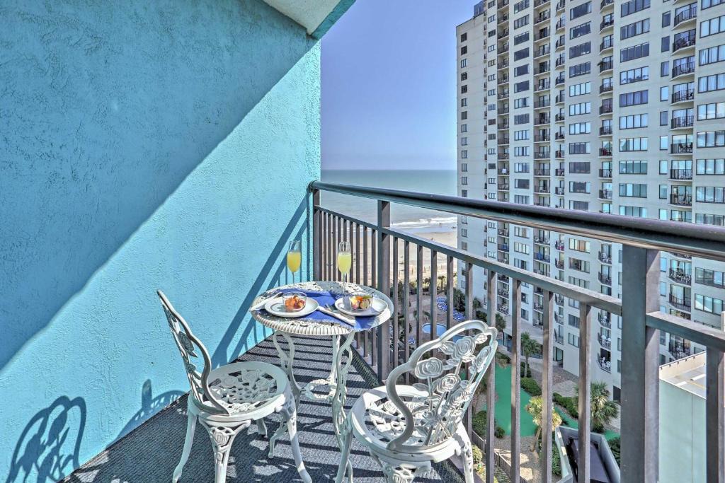 Myrtle Beach Apartment | Cozy Myrtle Beach Condo with Ocean View and Pool Access
