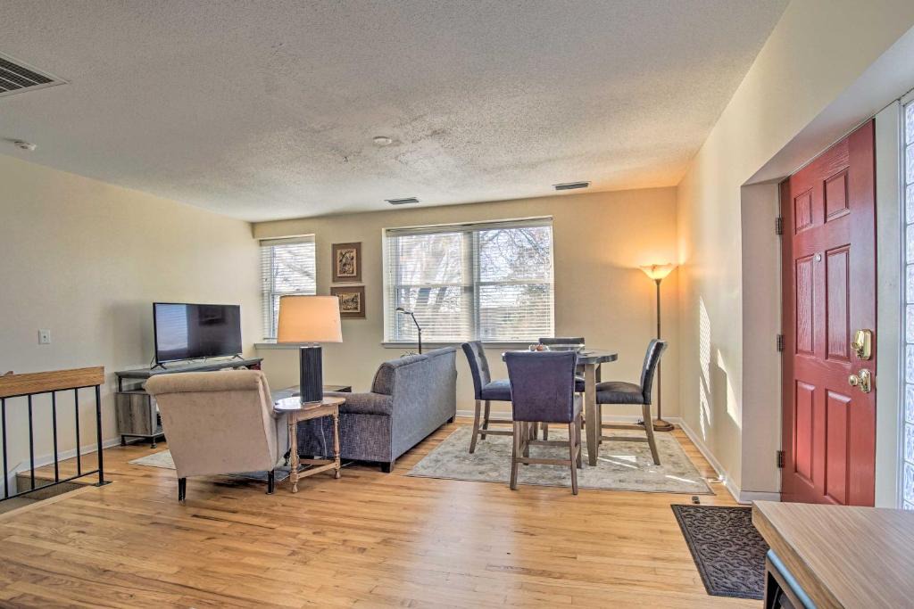 Aksarben - Elmwood Park Apartment | Cozy Omaha Condo - 6 Mi to Henry Doorly Zoo!
