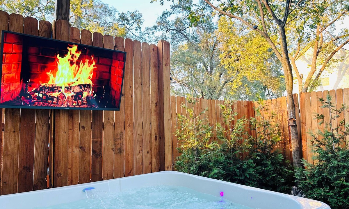 Hadley - Washington House | Cozy, Romantic getaway. Modern mountain lodge feel in the heart of Nashville.