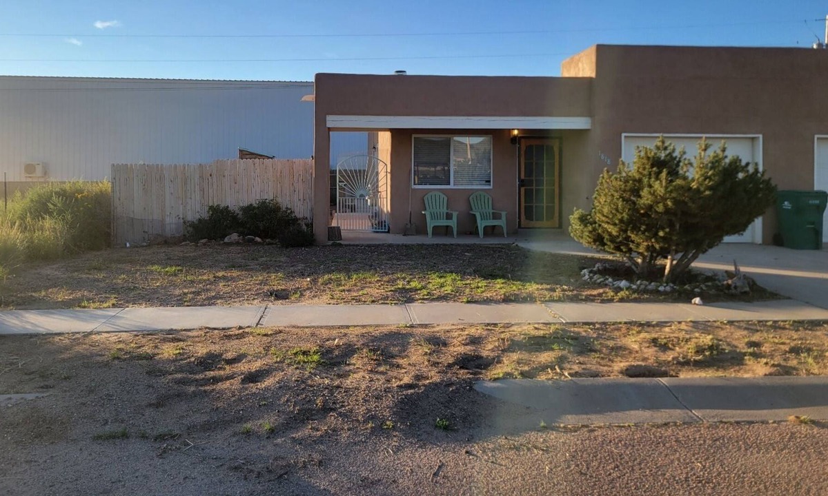 Grants Condo | Cozy Santa fe style condo. 5 minutes from great trails.