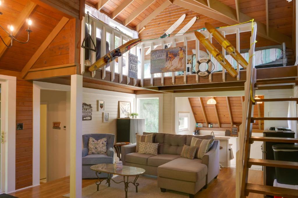 Tullahoma House | Cozy Tennessee Cabin with Deck, Grill and Fire Pit!