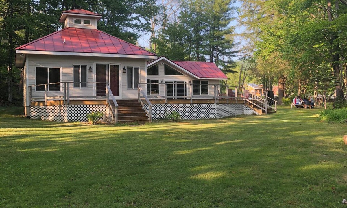 Chichester House | CREEKSIDE CATSKILL MOUNTAIN RETREAT. with weekly discounts.