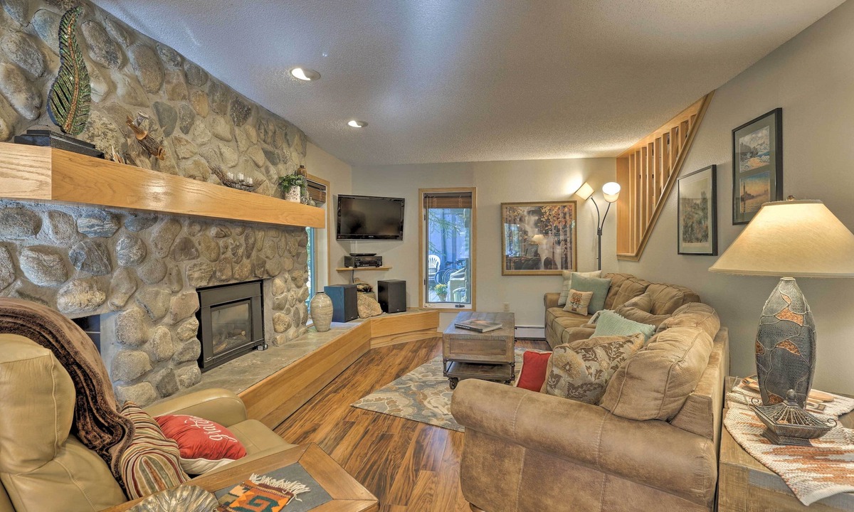 Frisco Condo | Creekside Frisco Condo w/Views & Pool Access!