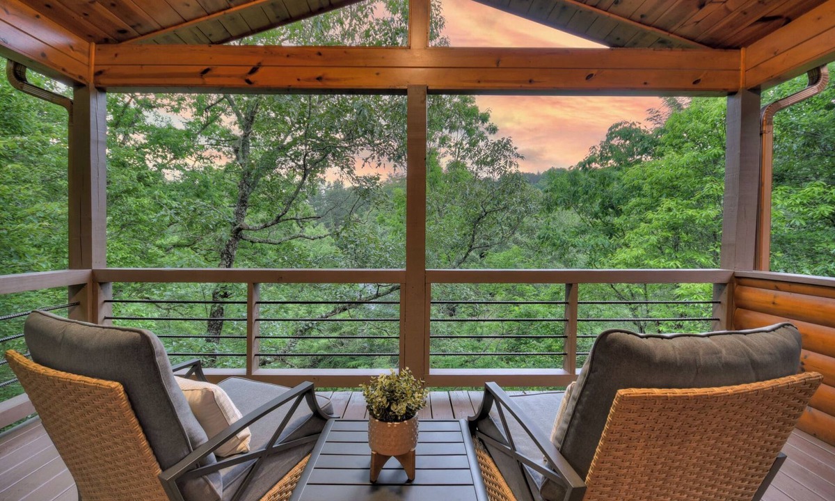 McCaysville Cabin | Creekside Soaks, Swimming Hole Splashes, & a Hidden Waterfall - The Overlook on Fightingtown