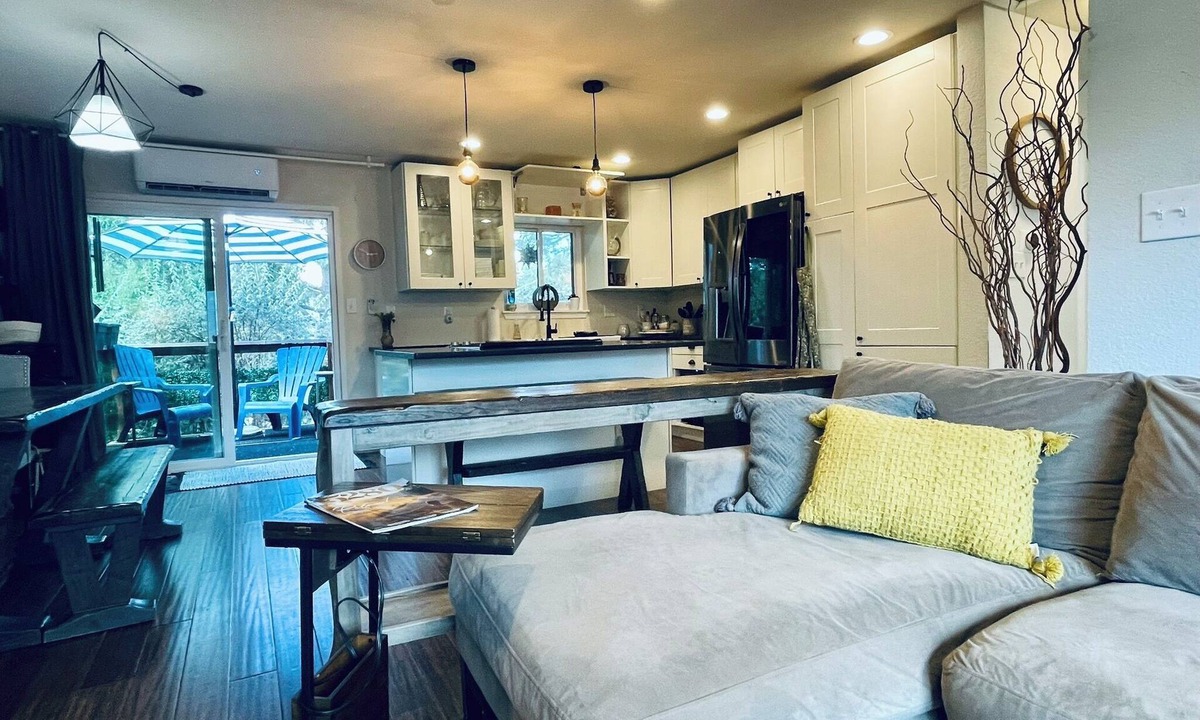 Arapahoe Ridge House | CU & Pearl Pet-Friendly Stay