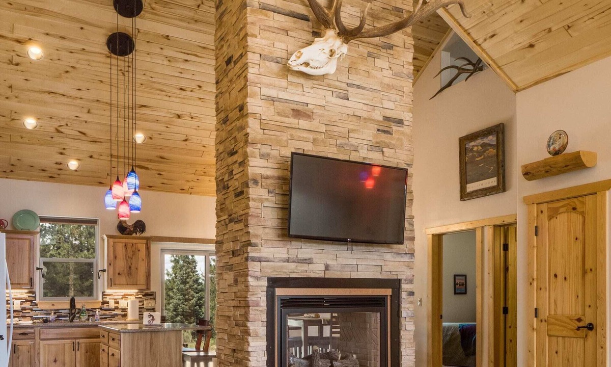 Angel Fire House | Custom Home with Two Private Master Suites and Heated Garage