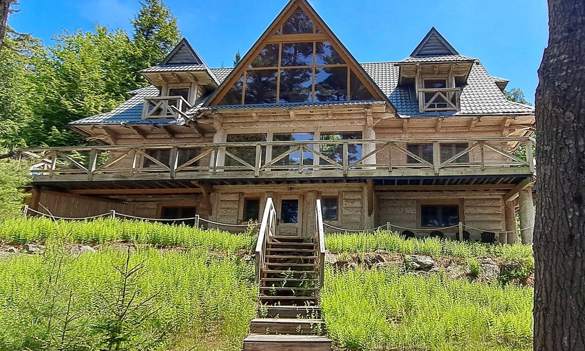 Beaver Cove Cabin | Custom lakefront lodge with game room, dock & plenty of space