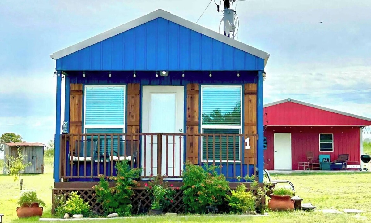 Carmine House | Cute cottage just 5 minutes to Round Top!