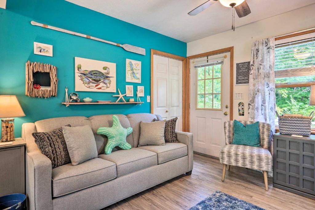 North East House | Darling Cottage about 1 Mi to Lake Erie Beach!