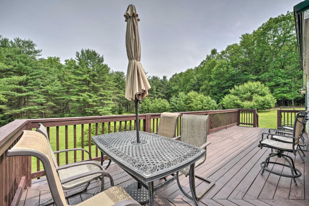 Benezette House | Deck, Fire Pit and Yard Mountain Escape!