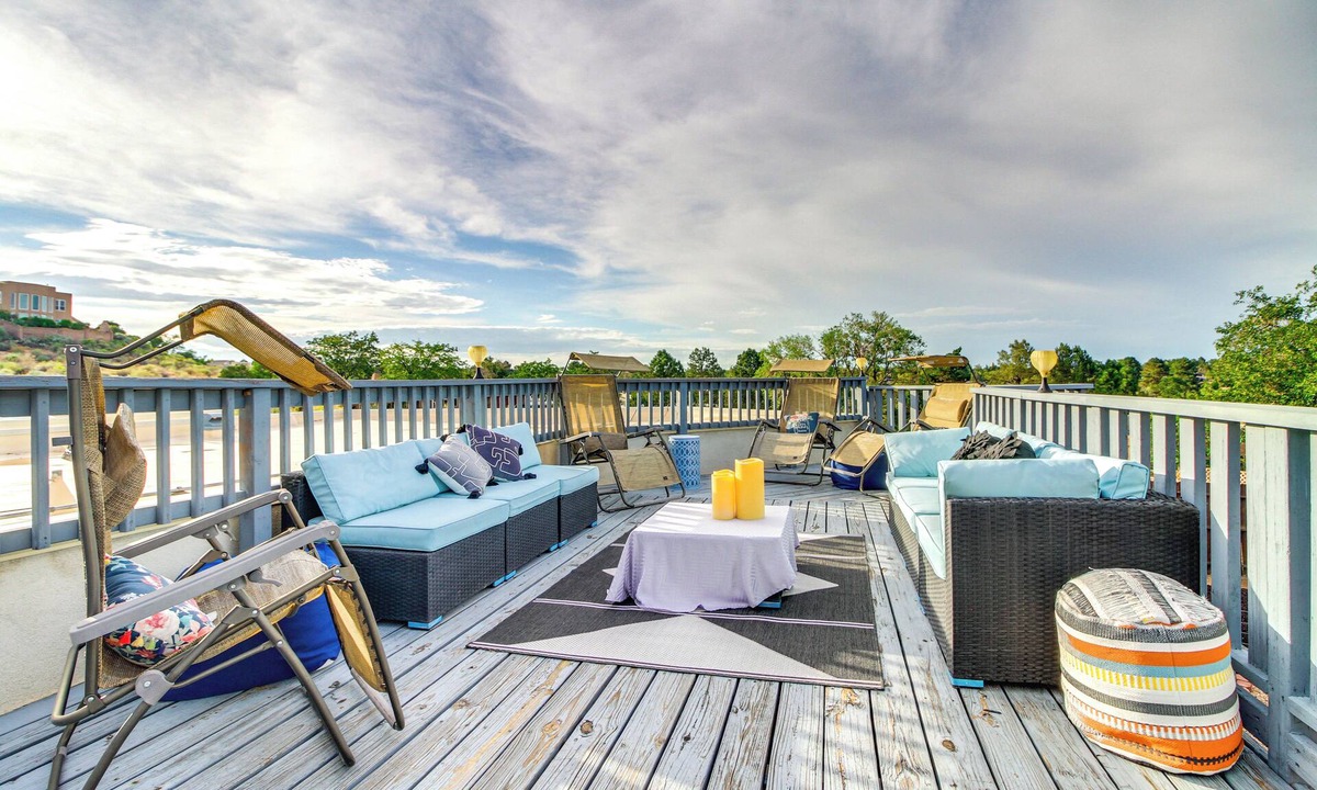 Paradise Hills Civic House | Deck, Putting Green & Views: Albuquerque Oasis
