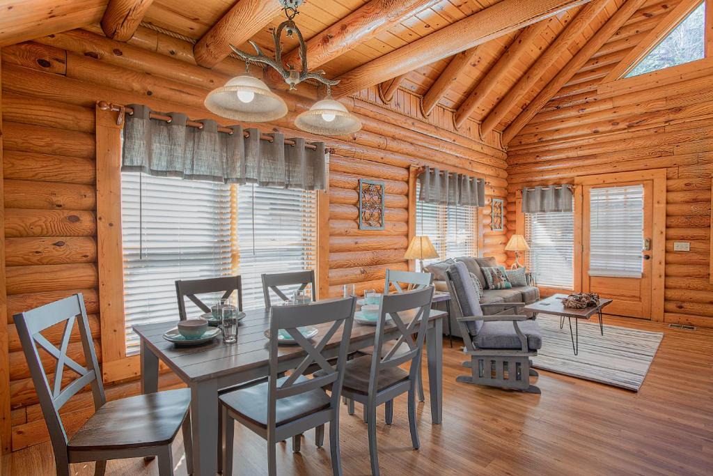 Pigeon Forge House | Deer Tracks Retreat in Pigeon Forge!