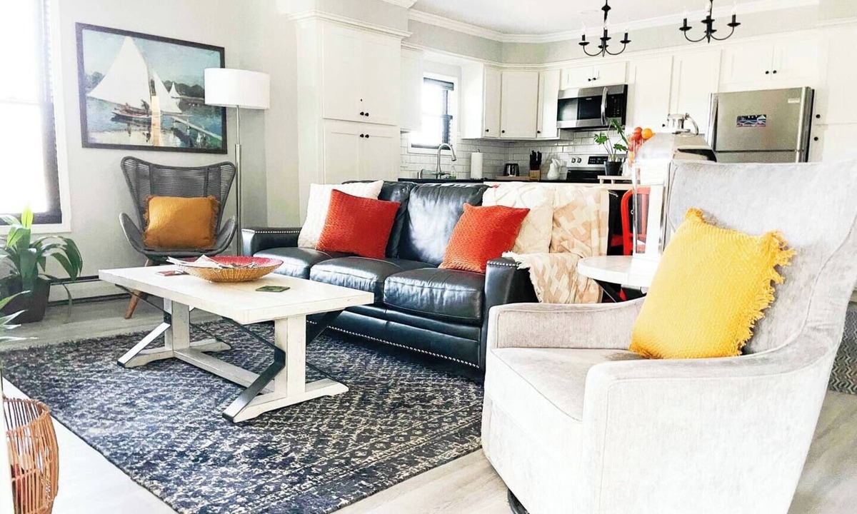 Delafield Apartment | Delafield Darling King Suite + Bonus Queen Downtown & Dreamy