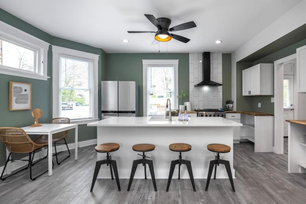 Mount Auburn House | Deluxe 4-Bedroom w Huge Deck 3-Min to Downtown