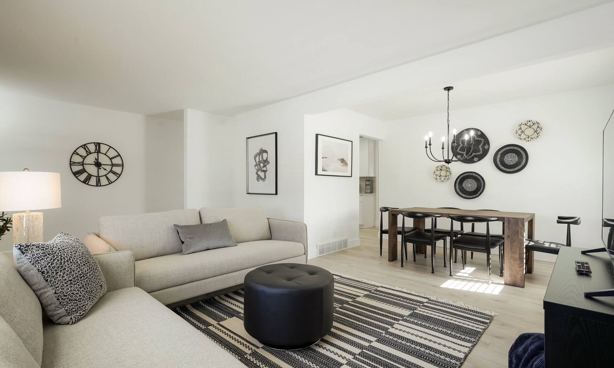Northwest Arvada House | DenverStays: 5BR Stylish and Modern Home w/Garage, great for pets and families!