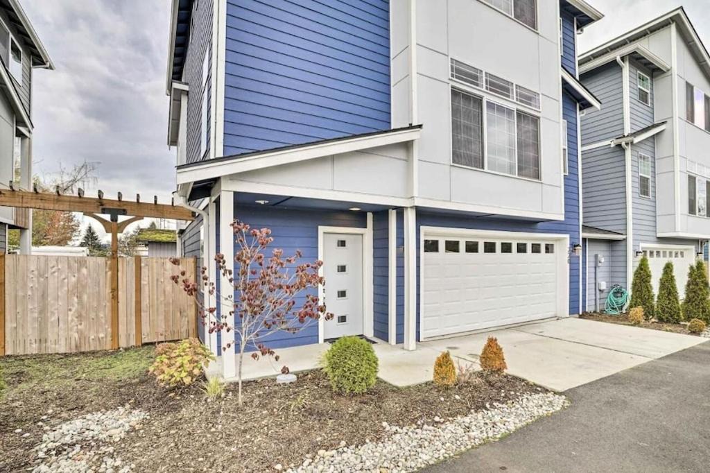 Monroe Villa | Discover the wonders of Monroe WA, Brand New Luxury, Private Yard & Mtn Views!
