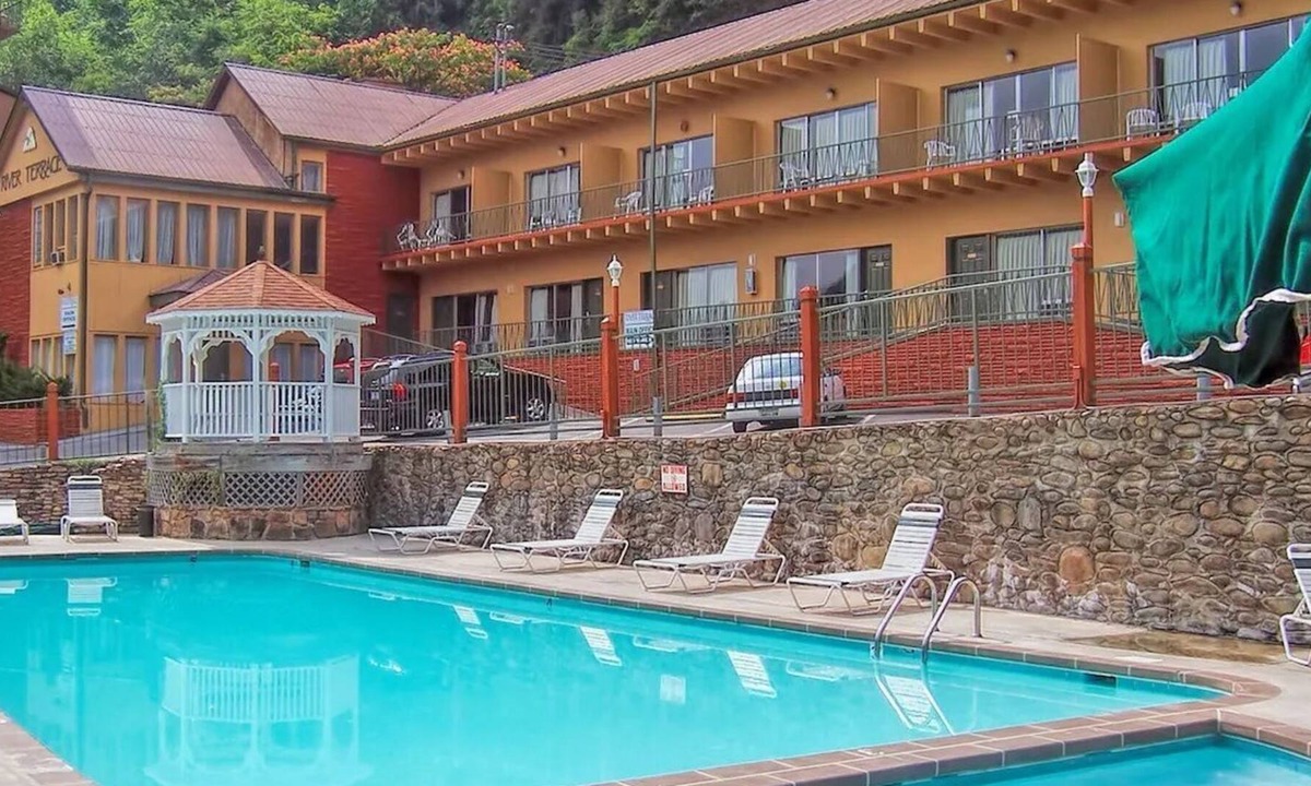 Gatlinburg House | Dog Friendly Accommodations In The Heart of Downtown Gatlinburg!