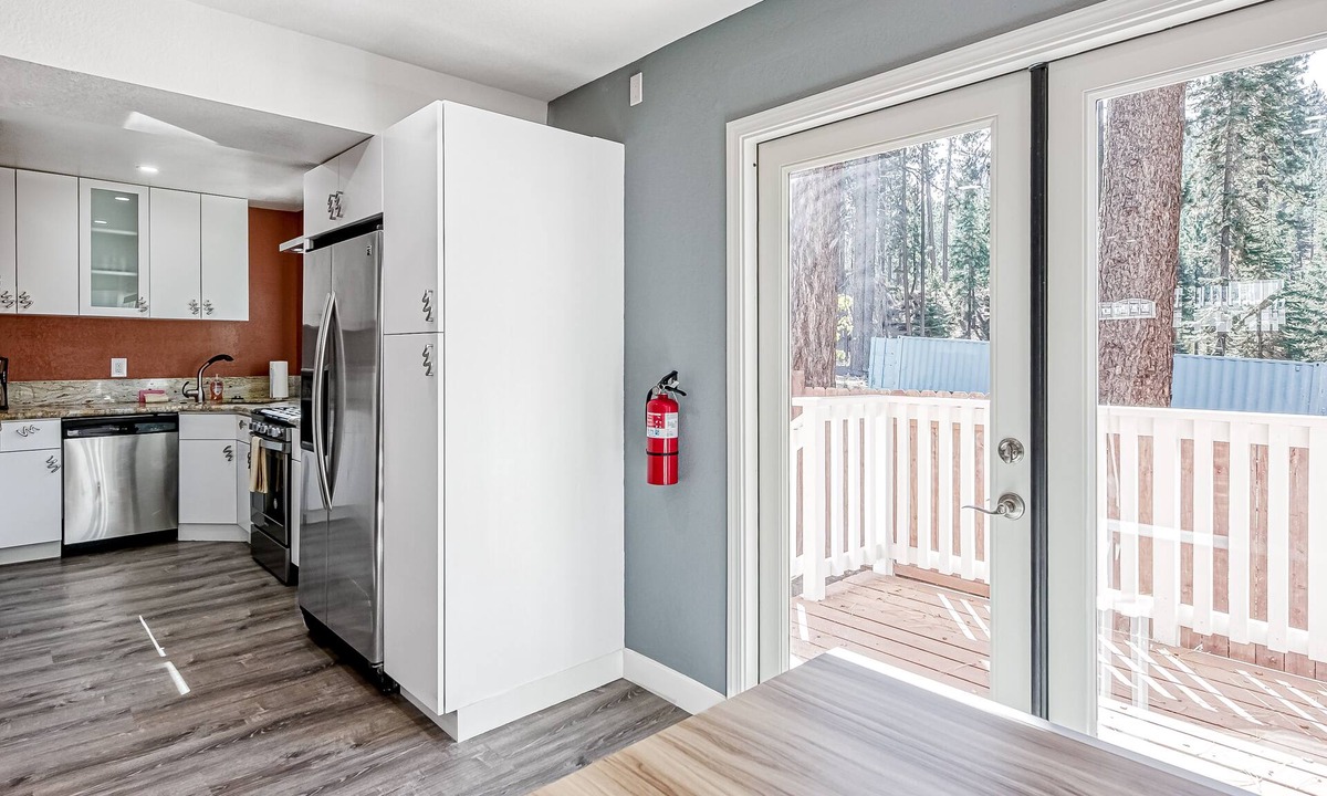 Lincoln Park House | Dog-friendly home with fast WiFi, washer/dryer, & enclosed backyard, sleeps 6