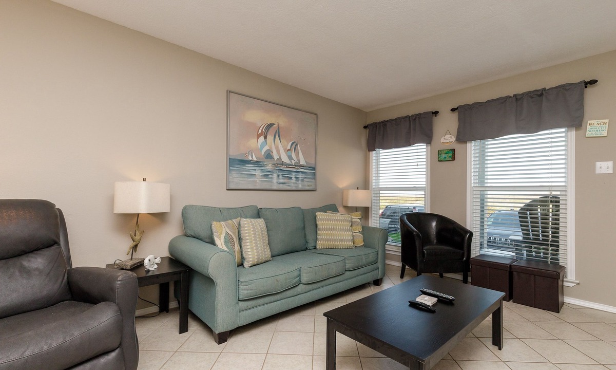 Corpus Christi Condo | Dog-Friendly, Private Patio, Beachfront Complex w/a Heated Pool & Hot-tub