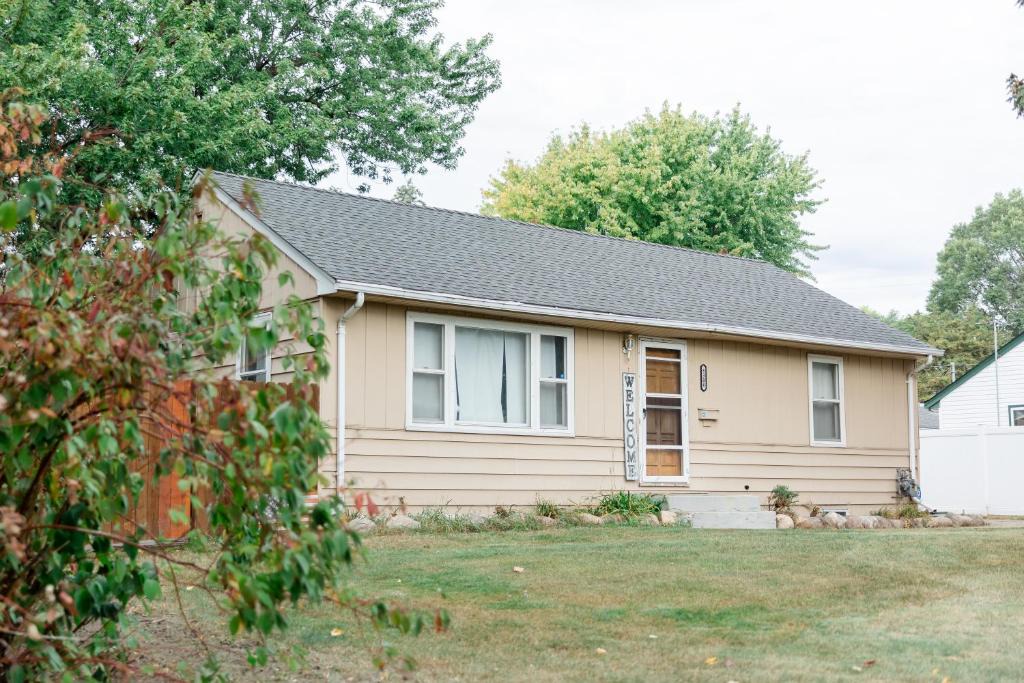 East Bloomington Villa | Dominks pad with view of Mall of America