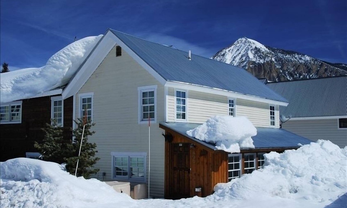 Crested Butte Apartment | DOWNTOWN. 1 block to everything. Walk. Hot Tub. Clean. Check out the reviews.