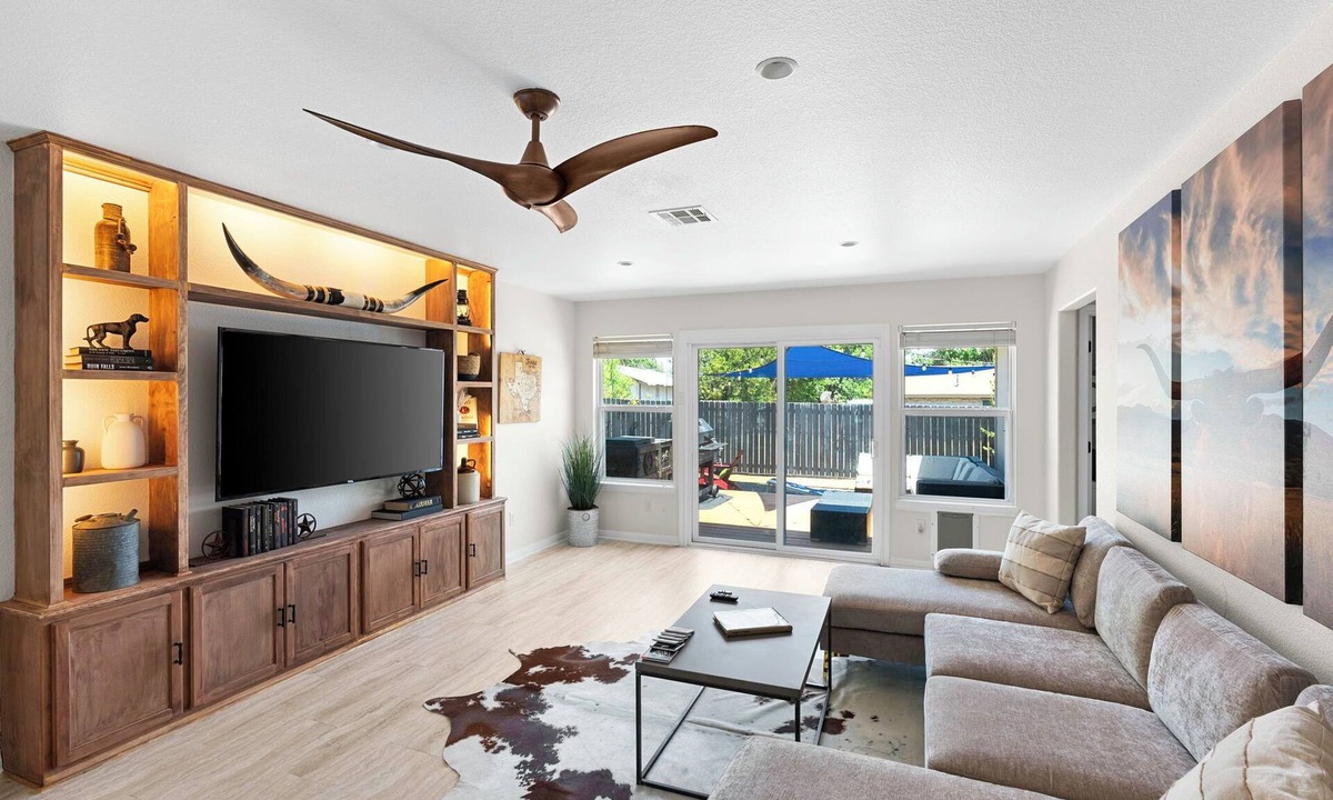 Georgetown House | Downtown Georgetown Retreat for the family or entertaining. Pet-Friendly!