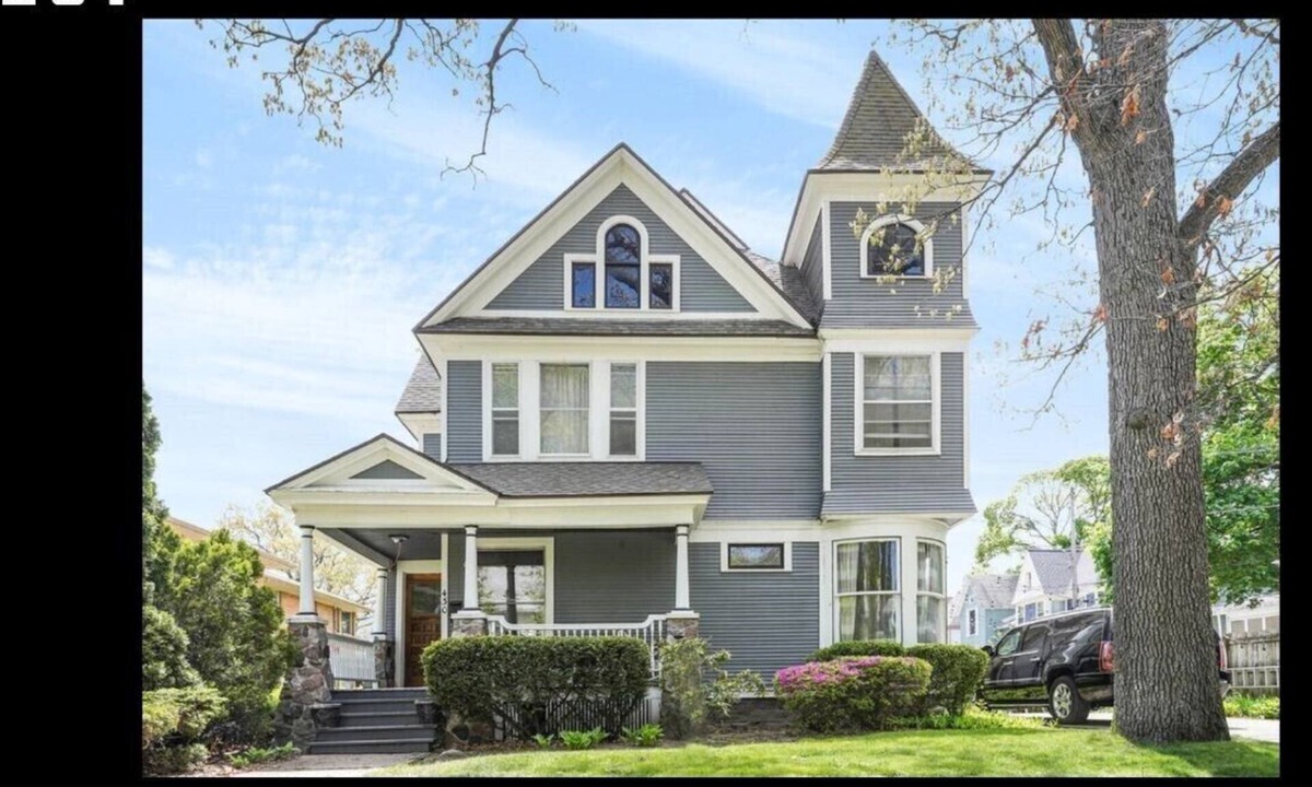 Grand Rapids House | Downtown Grand Rapids 2nd Floor Unit 3Beds 3Baths Ensuite Heritage Hill Home