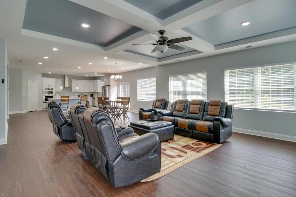 Dumfries House | Dumfries Vacation Rental about 32 Mi to Washington DC!