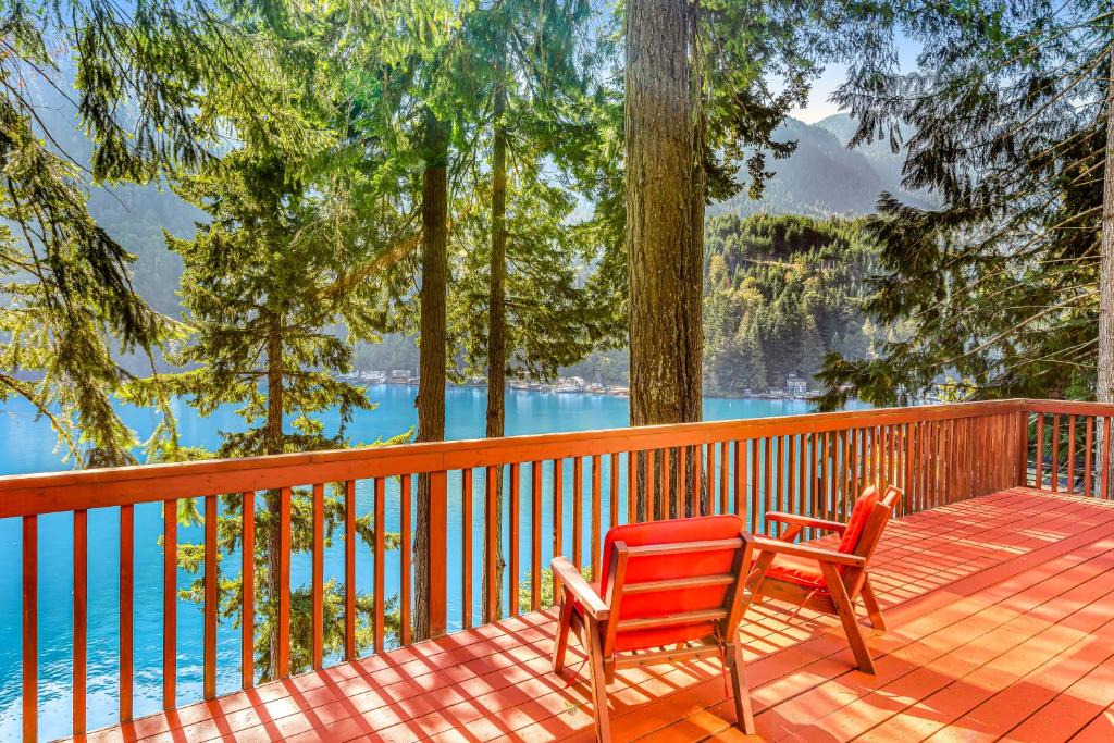 Port Angeles House | Eagle's Nest on Lake Sutherland