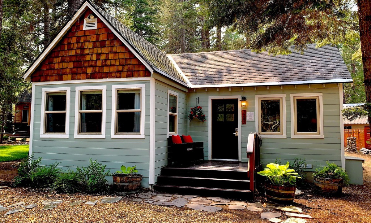 Tahoma Cabin | Easy Living: 1 BR, 1 BA Cabin/Bungalow in Tahoma, Sleeps 2