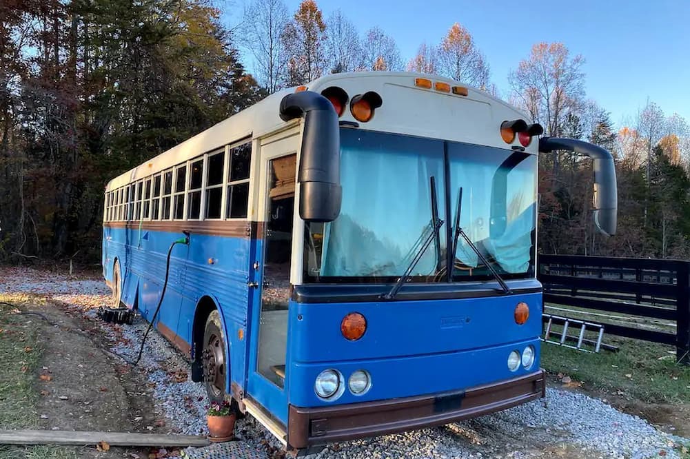 Grandview House | Eccentric Converted Bus, Perfect for a Tennessee Vacation