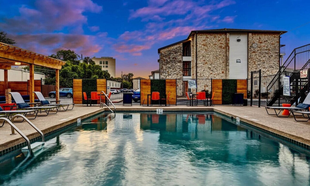Brentwood Apartment | Elegant 1BR Haven - 10 Min to Downtown Austin