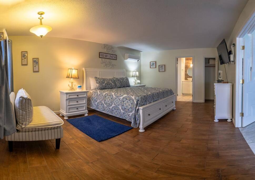 Hancock Apartment | Elegant Jacuzzi Suite