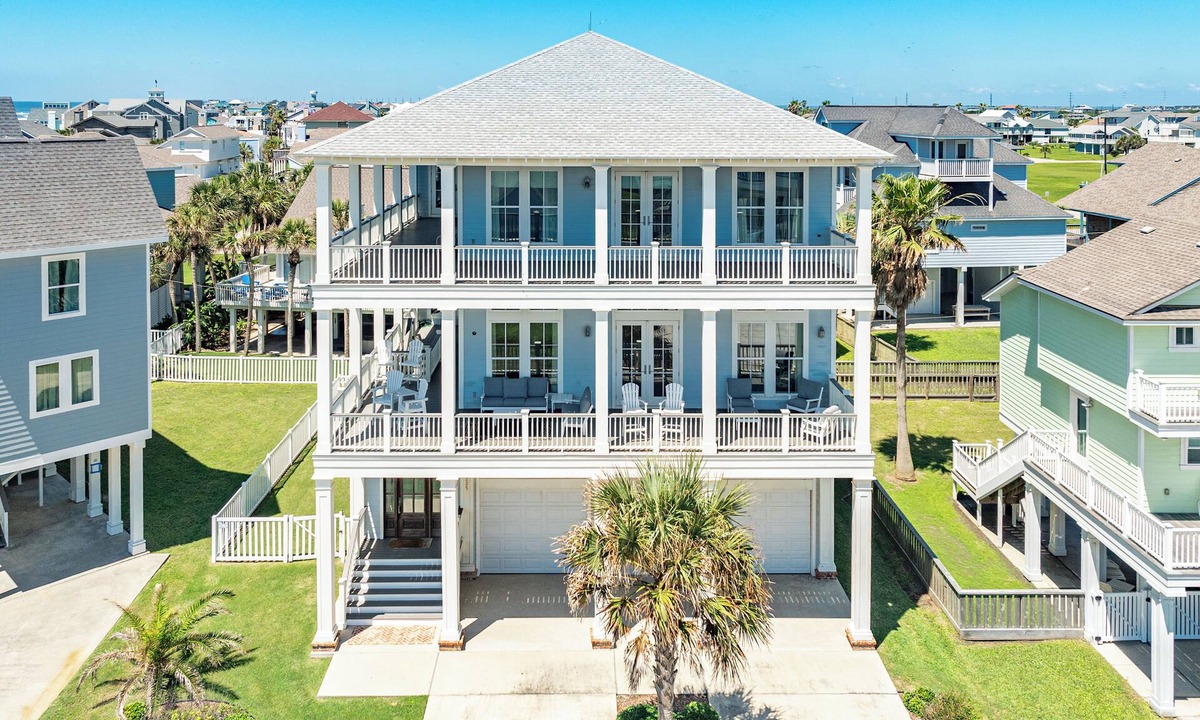 Pirates Beach House | Elevator, Hot Tub, Great Gulf Views, 3rd house from Beach, Great Family Getaway!