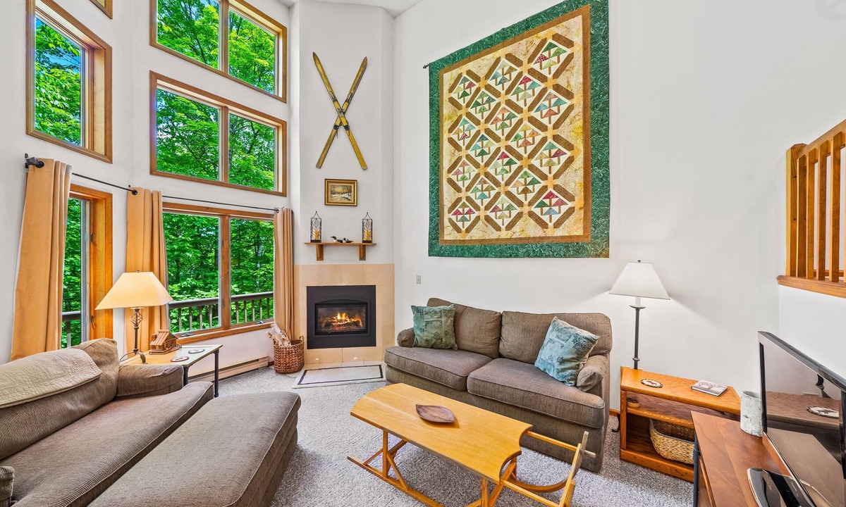 North Creek House | End-unit townhome near skiing and golf with deck, gas fireplace, & washer/dryer