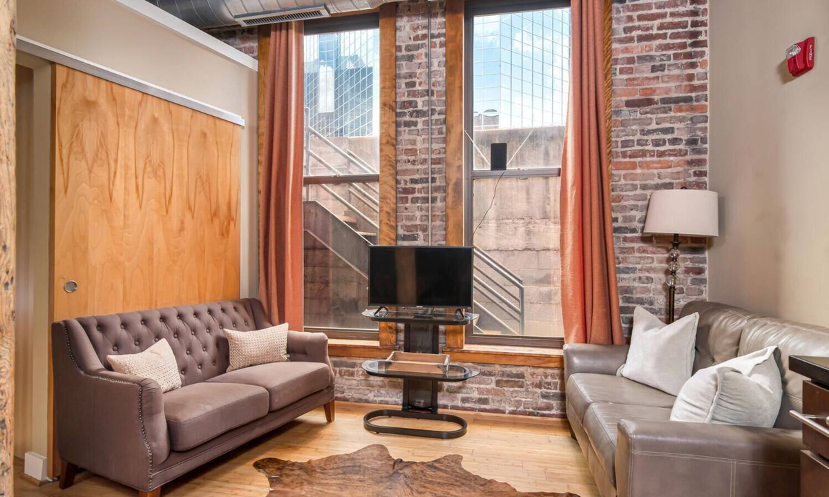 Downtown Nashville Condo | Enjoy extra savings | no rental car needed! Walk to Broadway! The Willie Loft by Music City Loft