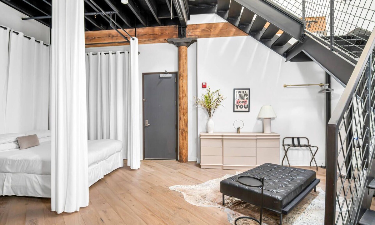 Downtown Nashville Condo | Enjoy extra savings | no rental car needed! Walk to Broadway. Center Stage Loft by Music City Loft