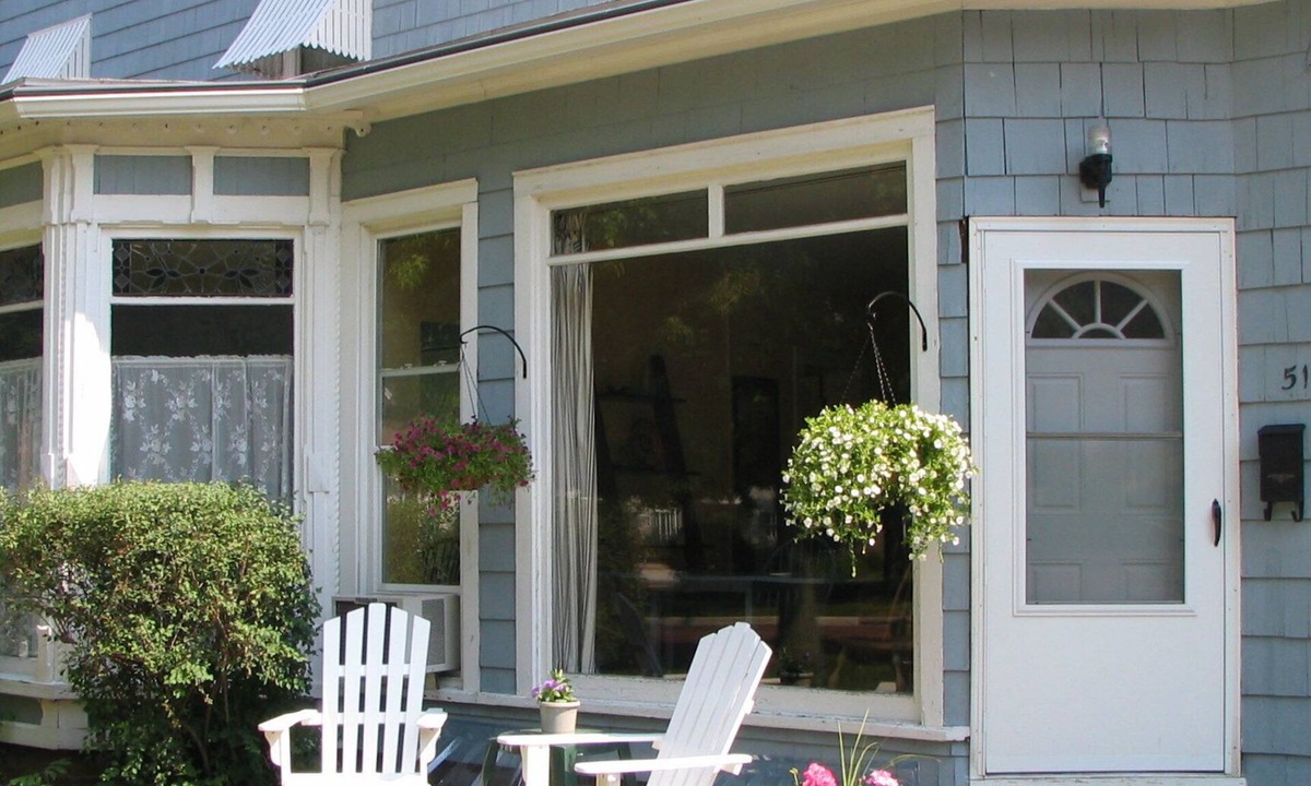 Saint Joseph House | Enjoy late summer in St. Joe, book August and September now.