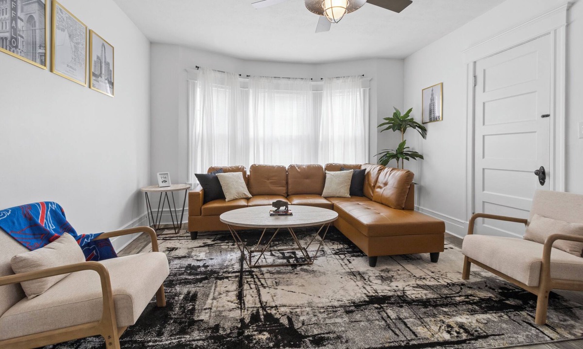 North Buffalo Apartment | Entire apt near Olmstead Delaware park, North Buffalo, Zoo, UB & 2 Hosp.