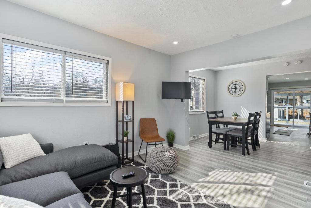Lansing House | Entire Home Near MSU and Local Hospitals with Fast Wi-Fi & Dedicated Office
