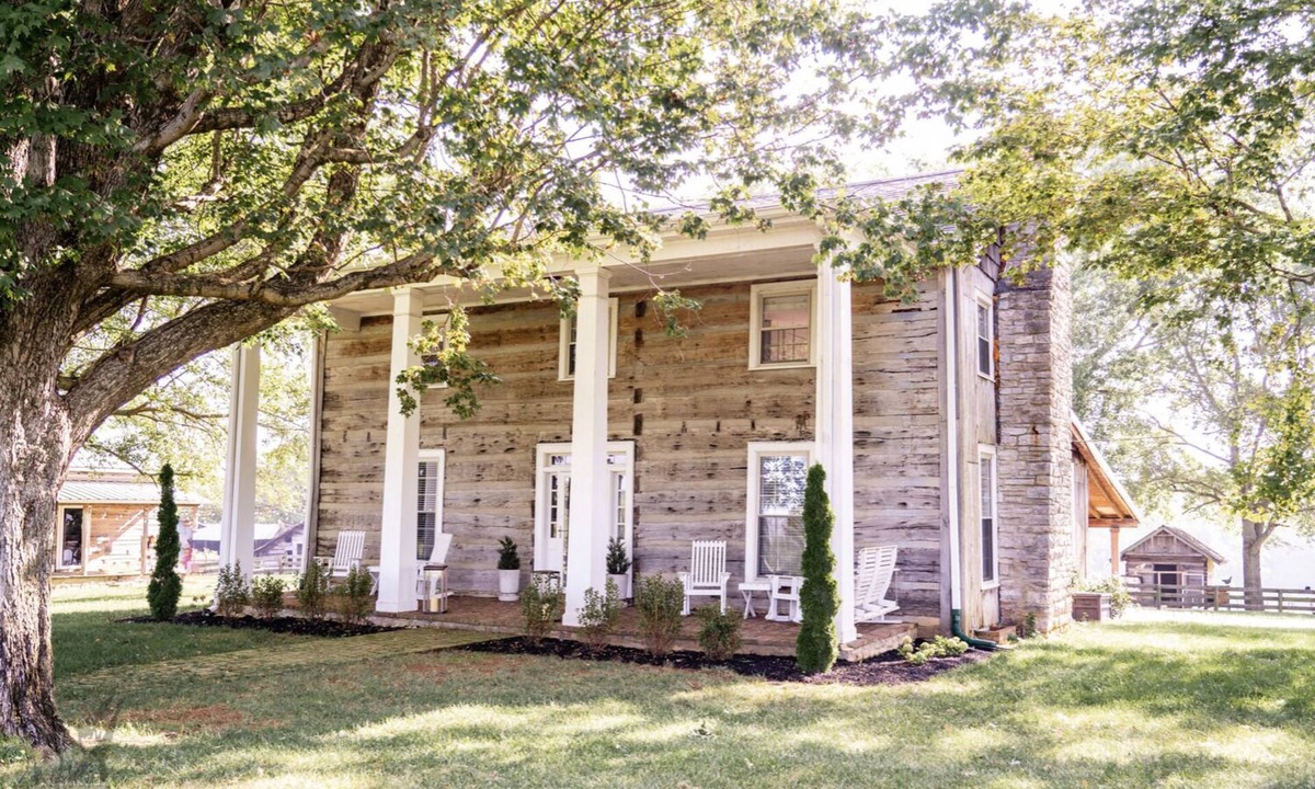 Columbia House | Escape to 1800 charm. 31ac Farm. Pond. Fire Pit.