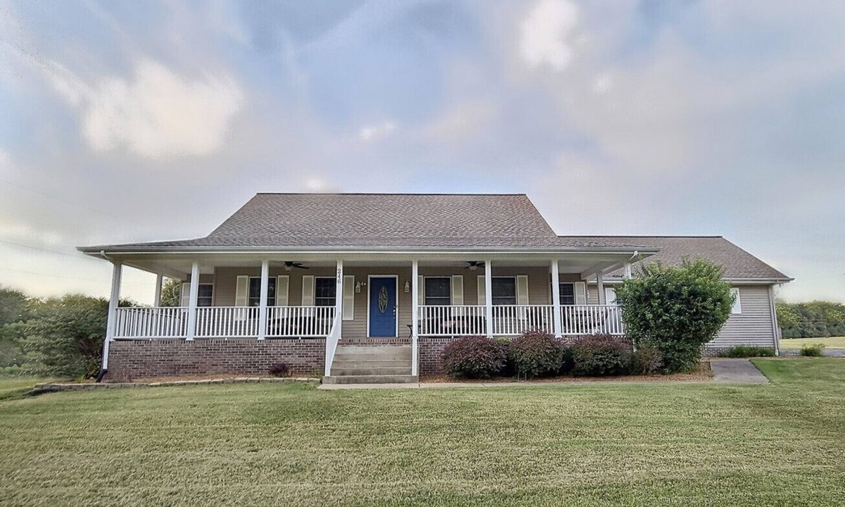 Cadiz House | Exceptional Home! Near Lake Barkley, King bed, fenced yard, extra living spaces.